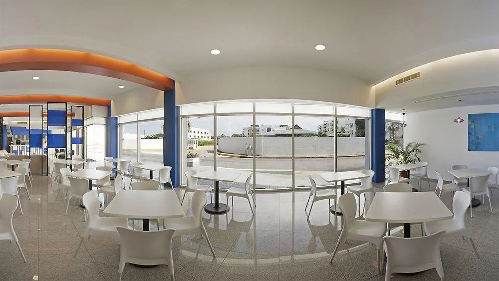 One Playa Del Carmen Hotel 3*,