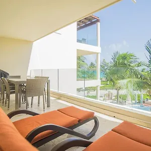 Aparthotel The Elements Oceanfront & Beachside